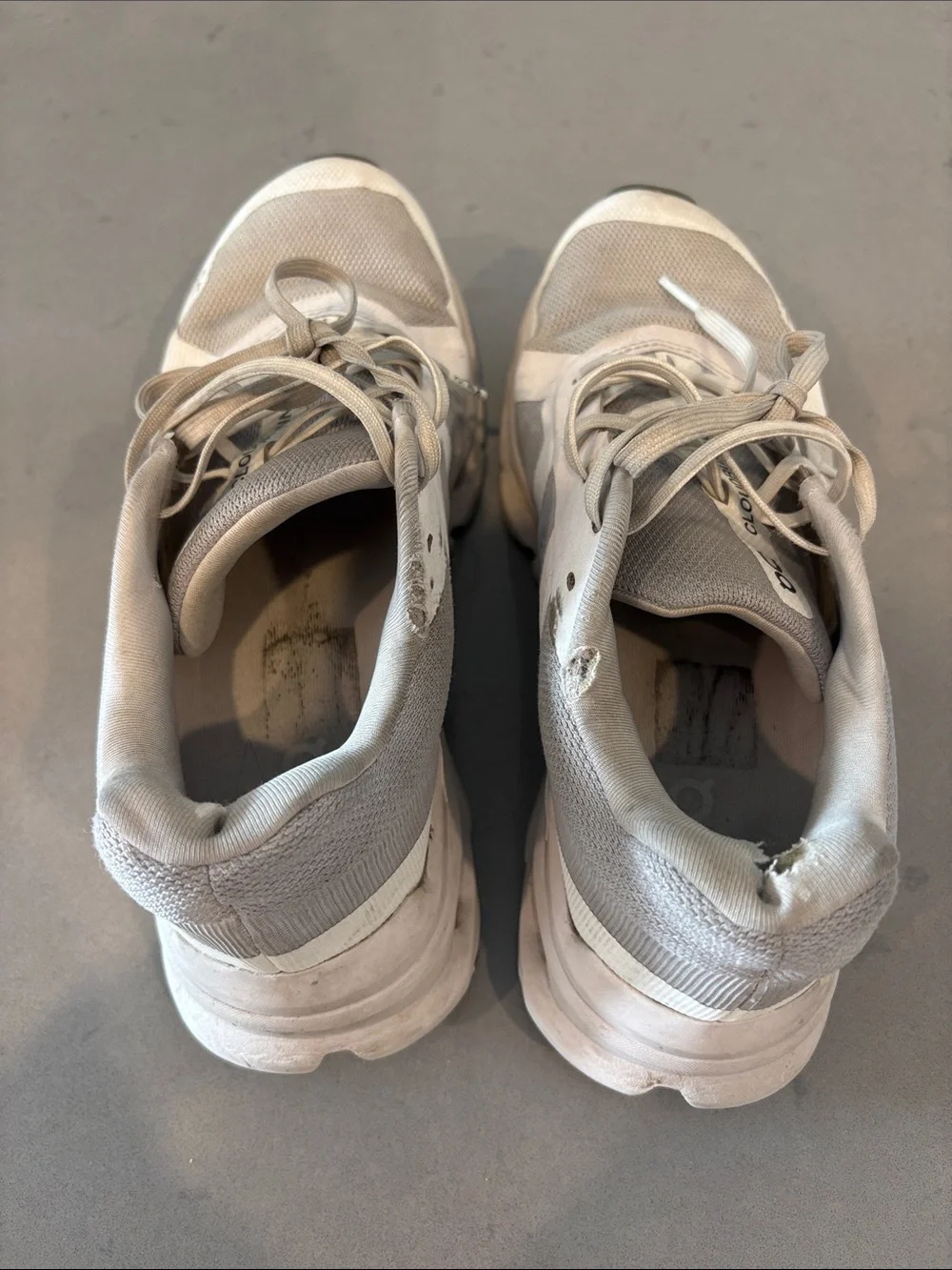 On Cloud White & Gray Sneakers 7